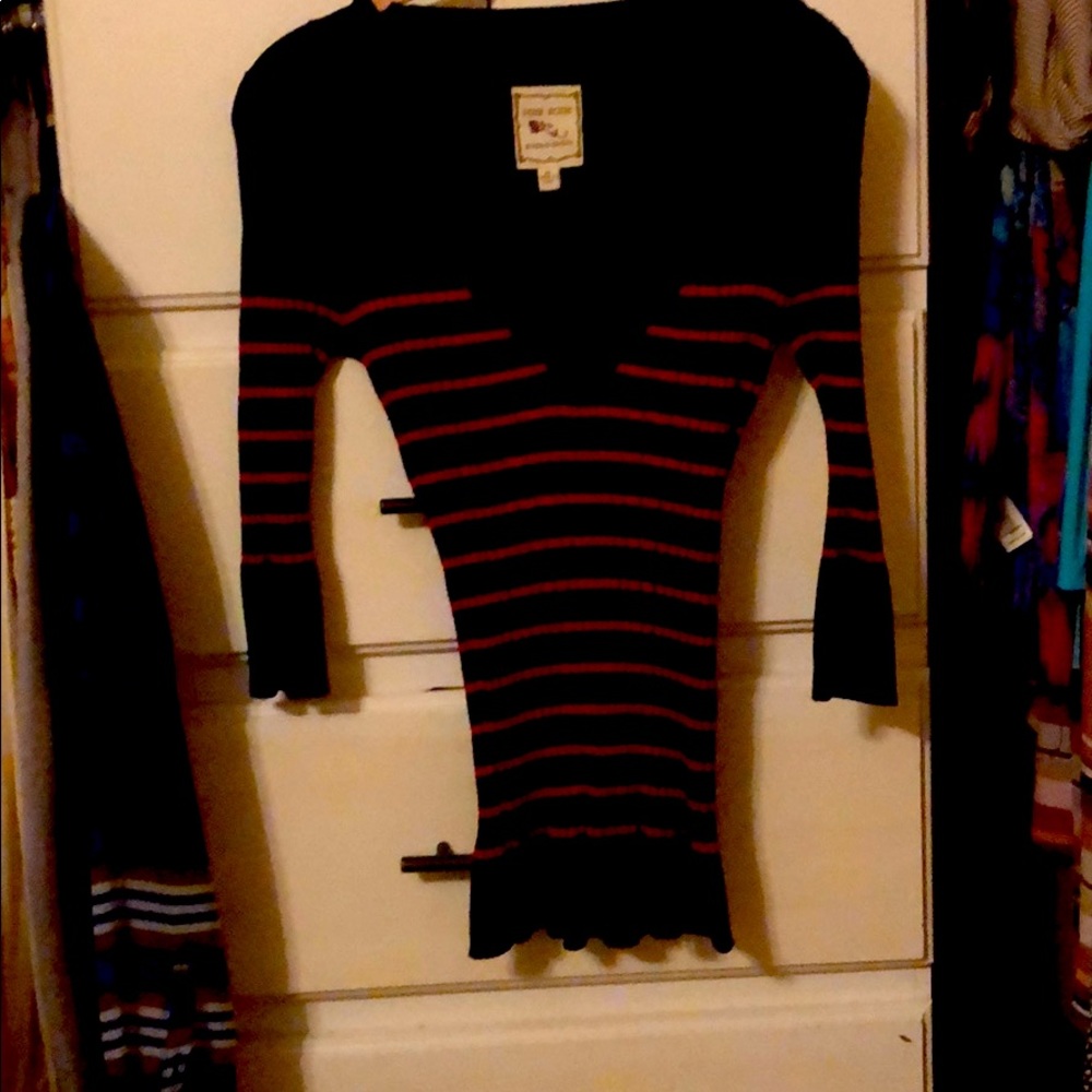 Three quarter sleeve sweater